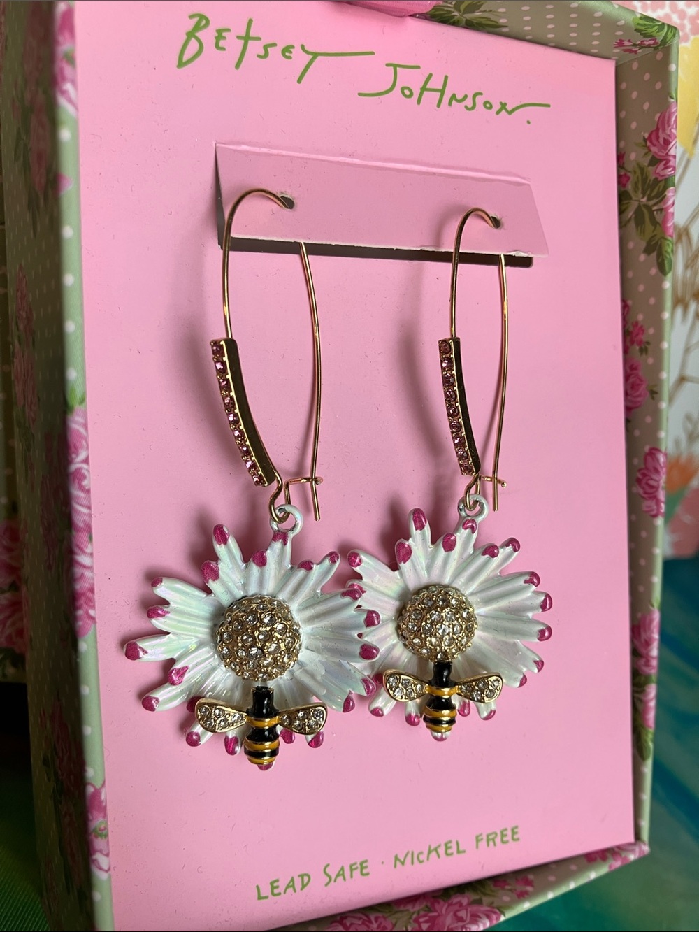 Betsey Johnson White & Pink Daisy Bee Drop Earrings with Gold Accents FREEGIFT